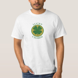 4つの葉のクローバーが付いている幸運なチャームのワイシャツ Tシャツ