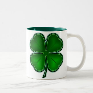 4つの葉のクローバーのマグ ツートーンマグカップ