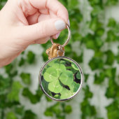 4つの葉のクローバーの開運のお守り キーホルダー (手)