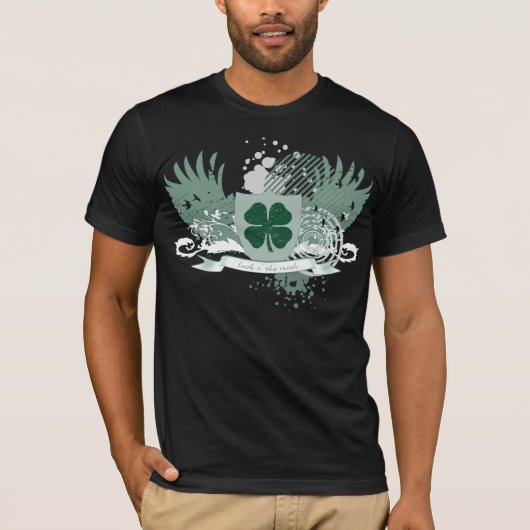 4つの葉のクローバー。  運のoアイルランド人 tシャツ (正面)