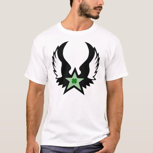 4つの葉のクローバー。 飛んだ星 Tシャツ (正面)
