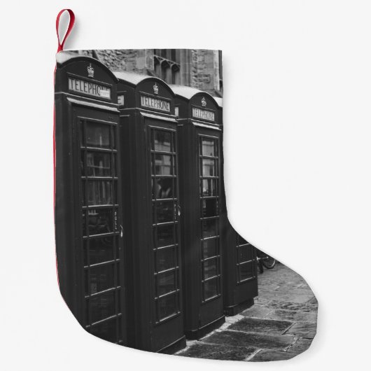 4つの電話ボースが並んだグレースケール写真 スモールクリスマスストッキング (正面)