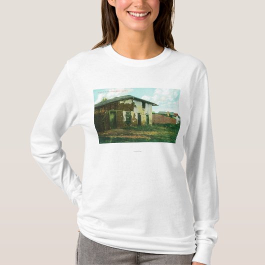 4つの風の家の外観 Tシャツ (正面)