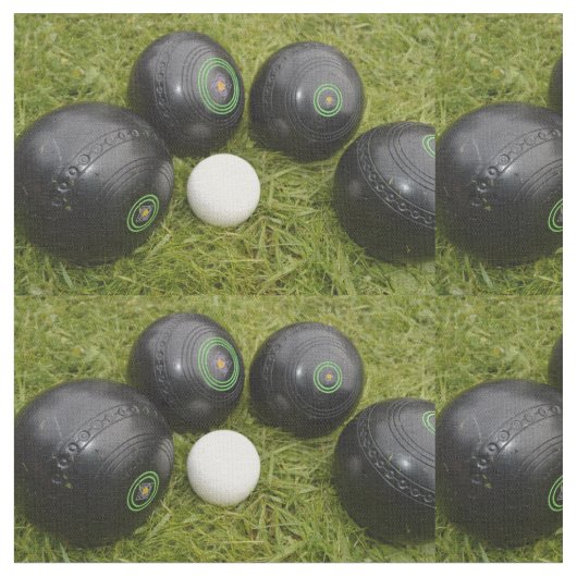 4つの黒い芝生のボウルとジャック ファブリック (クローズアップ)