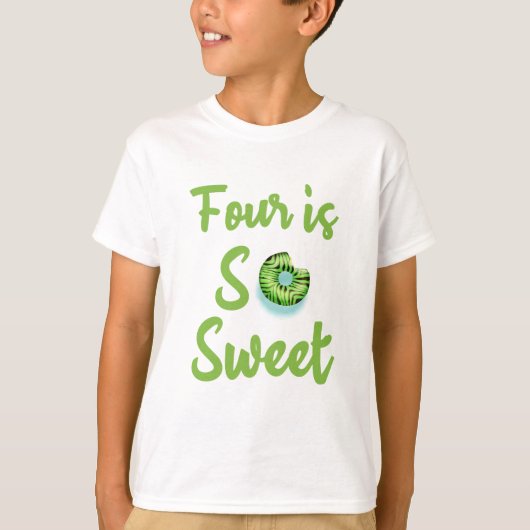4は甘いので、4歳の誕生日4歳の誕生日ティー Tシャツ (正面)