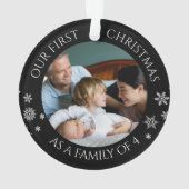 4クリスマスの家族としての私たちの最初のクリスマス オーナメント (裏面)