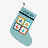 4パーソナライズされたクリスマスツリーレトロデザイン スモールクリスマスストッキング (正面 (吊り時))