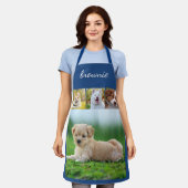 4パーソナライズされた枚の白い青いコラージスクリプト エプロン (着用した状態)