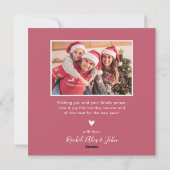 4フォトコラージュエレガントレッドスクリプトクリスマス シーズンカード (裏面)