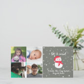 4フォトコラージュ名前をカスタムするかわいい雪だるまクリスマス シーズンカード (スタンド正面)