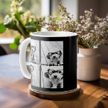 4フォトコラージュ – 背景色を変更できる コーヒーマグカップ<br><div class="desc">あなたの正方形のInstagramの写真を使って結果最高のを得なさい！背景を変更するには-クリックまたは高度なカスタマイズデザイン領域で色を選択し、カラーピッカーで色を選択する。写真とお気に入りのスナップショットをこのフィルムストリップに追加して、おもしろいメモリキーパーに追加する。写真芸術的共有の最高の写真を表示する方法。</div>