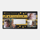 4フォトステイ前向きト黒と金ゴールドデスクマット デスクマット (キーボード&マウス)