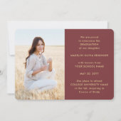 4フォト卒業コラージュのスクリプトブルゴーニュ&金ゴールド 案内状 (裏面)