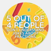 4人のうちの5人の数学のジョーク ラウンドシール (正面)