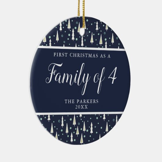 4人の家族としてのネイビーブルークリスマスパーソナライズされた セラミックオーナメント (右)