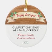 4人の家族としての初めてのクリスマス セラミックオーナメント (正面)