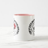 4人の小さいモンスター- Nessaの休日のロゴ ツートーンマグカップ (中央)