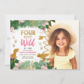 4人の野生のDinoGirlピンク恐竜が4歳の誕生日 招待状 (正面)