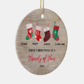 4人素朴の家族としてのクリスマスソックス セラミックオーナメント (右)