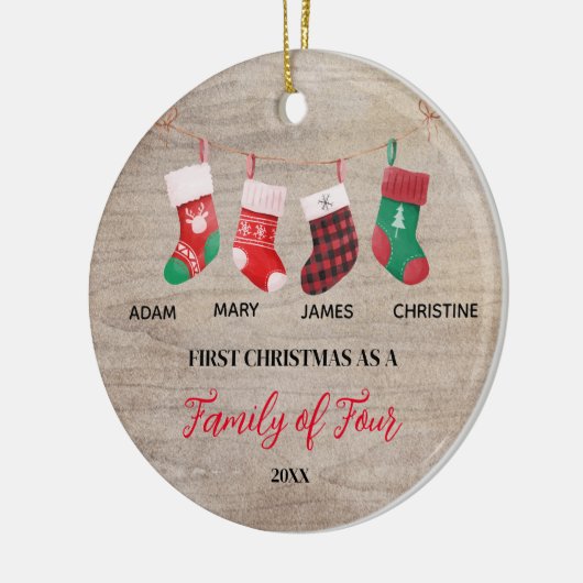 4人素朴の家族としてのクリスマスソックス セラミックオーナメント (左)