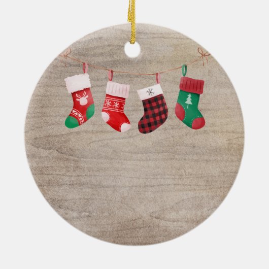 4人素朴の家族としてのクリスマスソックス セラミックオーナメント (裏面)