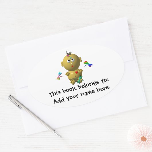 4匹のトンボを持つバウンスする赤ん坊の少女 楕円形シール (封筒)