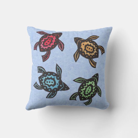 4匹のフェスティバルの黒いウミガメが青の上に貝殻を色付け クッション (裏面)