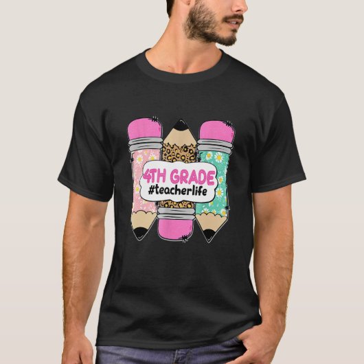 4年生かわいい先生ライフ3人のペンシルキッズバック Tシャツ (正面)