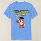 4年生が小学校に釘付け5 Tシャツ (デザイン正面)