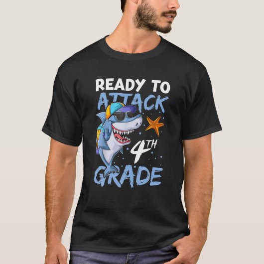 4年生のアパレルを攻撃する準備ができて、新学期 Tシャツ (正面)