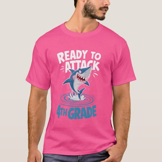 4年生のサメを攻撃する準備がおもしろいできた Tシャツ (正面)