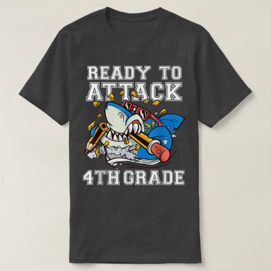 4年生のシャークを攻撃おもしろいする Tシャツ (デザイン正面)