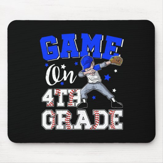 4年生の少年が学校の初日にダビングのゲーム マウスパッド (正面)