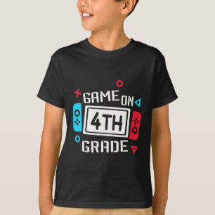 4年生の少年の子供のゲーム4年生Sに戻る Tシャツ