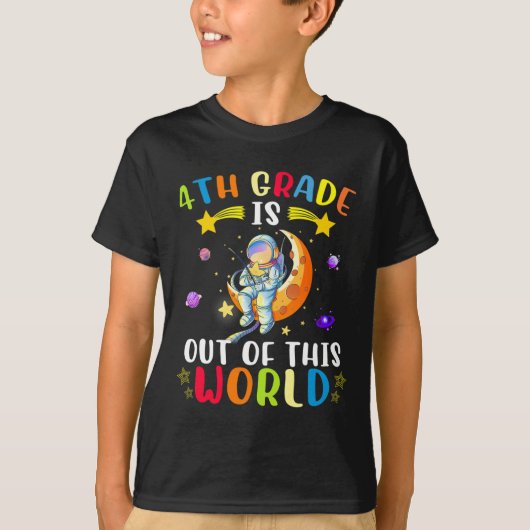 4年生はこの世のものとは思えない宇宙飛行士 クラス替え Tシャツ (正面)