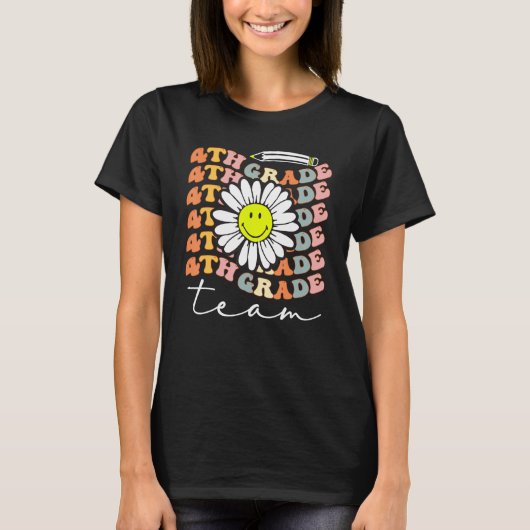4年生チームレトロGroovy女性ハッピー初日 Tシャツ (正面)