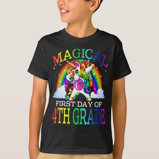 4年生ユニコーンの魔法の初日 Tシャツ (正面)