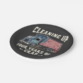 4年間のトランプのごみ侵入のクリーンアップ ペーパープレート (アングル)