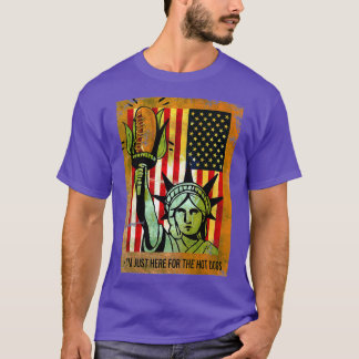 4日おもしろい目のホットドッグのアメリカ国旗 Tシャツ