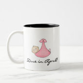 4月に当然の女の赤ちゃん ツートーンマグカップ (左)