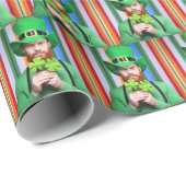 4枚のクローバーを持つ髭のあるアイルランド人の男 ラッピングペーパー (ロールコーナー)