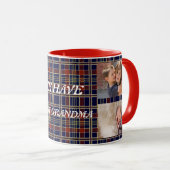 4枚の写真が特徴の最高の祖母 Plaid Tartan マグカップ (正面右)