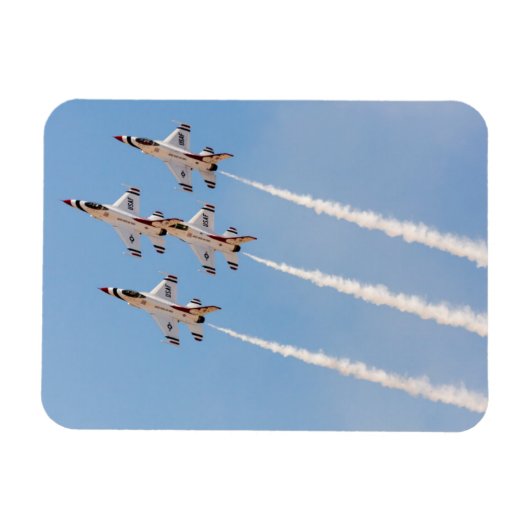 4機のF-16がタイトフォーメーションで飛行するサンダーバーズチーム マグネット (横)