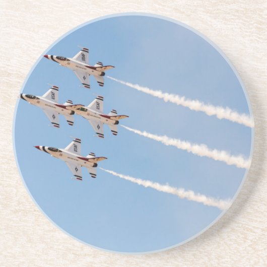 4機のF-16サンダーバードが近接フォーメーションで飛行 コースター (正面)