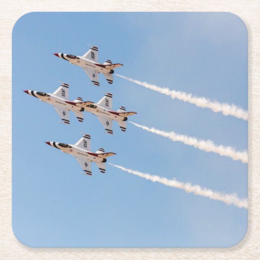 4機のF-16サンダーバードが近接フォーメーションで飛行 スクエアペーパーコースター (正面)