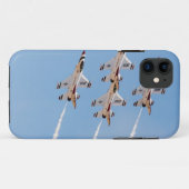 4機のF-16サンダーバードが近接フォーメーションで飛行 Case-Mate iPhoneケース (裏面(横))