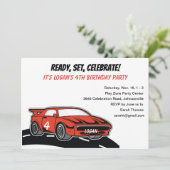 4歳の男の子のための赤いレースカーの誕生日パーティー 招待状 (スタンド正面)