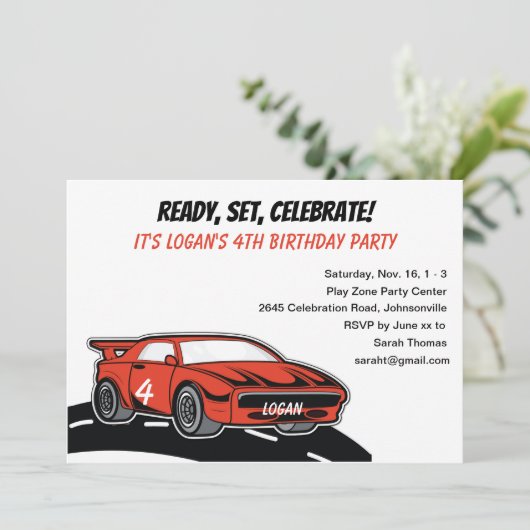 4歳の男の子のための赤いレースカーの誕生日パーティー 招待状 (スタンド正面)
