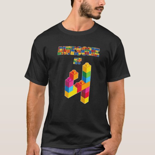 4歳の素晴らし誕生日4歳のブロック建物 Tシャツ (正面)