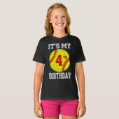 4歳の誕生日おめでとう ソフトボール好きな女の子 Tシャツ (正面フル)